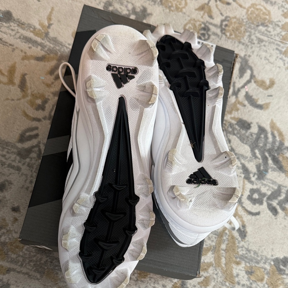 Adidas Woman White & Black SZ 9 Softball Cleats Good Condition small pink marks - Picture 4 of 6
